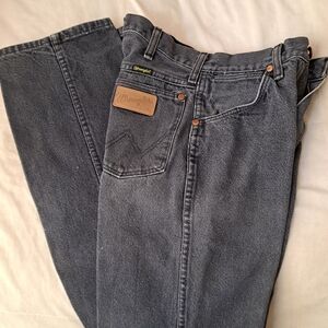 Wrangler charcoal color size 27x36  mens,